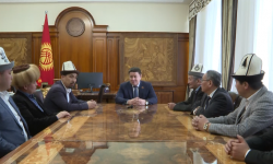 Жогорку Кеңеш манасчылык өнөрдү өнүктүрүүдө ар тараптуу колдоо көрсөтүүгө даяр 