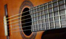 Бишкекте классикалык гитаристтердин кароо-сынагы башталды