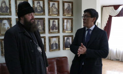 Эдил Байсалов Бишкек жана Кыргызстан епископу Даниил менен жолугушту