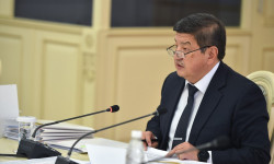  Акылбек Жапаров: Мамлекеттик карызды төлөөнүн жогорку чеги 2024-2026-жылдарга туура келет