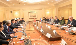 Биринчи расмий иш сапар. Россиядагы мекендештерибиздин орчундуу маселелери көтөрүлдү 