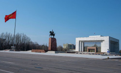  Мамлекеттик туу күнүнө даярдык. "Ала-Тоо" аянты маал-маалы менен жабылып турат