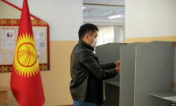 Саат 16:00гө карата Бишкектин эки округунан шайлоого 33 миң 812 адам катышты