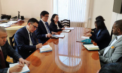 Эдил Байсалов БУУнун өкүлдөрүнө Министрлер Кабинетинин жакынкы мезгилге карата пландары тууралуу маалымат берди