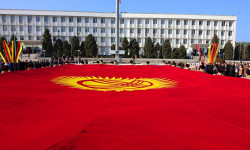 Ош шаарында Мамлекеттик туунун кабыл алынганынын 30 жылдыгы салтанаттуу белгиленди