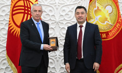 Садыр Жапаров Эл аралык хоккей федерациясынын президенти Люк Тардиф менен жолугушту