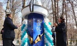 Ош шаарындагы Токтогул Сатылганов атындагы сейил бакта "Ак калпак" инсталляциясы орнотулду