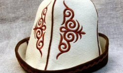 Ак калпак - Ала-Тоонун символу