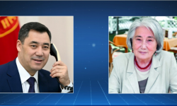 Президент Садыр Жапаров Роза Айтматованы 85 жаш мааракеси менен куттуктады