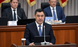 Садыр Жапаров Министрлер Кабинетинин жаңы мүчөлөрүнүн ант берүүсүнө катышты