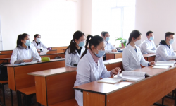 Өлкөдөгү медициналык билим берүүнүн сапаты, көйгөйлөрү жана чечүү жолдору талкууланды 