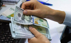 Кыргызcтанда 10-мартка карата 1 доллар 105 сомго сатылып, 102 сомго сатып алынууда