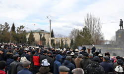 Кочкор районунда мамлекеттик ишмер Турдакун Усубалиевдин эстелиги ачылды