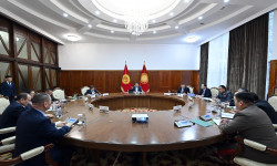 Садыр Жапаров коопсуздукту камсыздоо маселелери боюнча жумушчу кеңешме өткөрдү