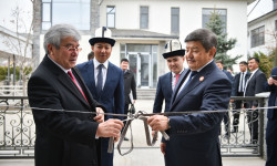 Акылбек Жапаров: «Манас» театры кыргыз элинин улуу мурасын – жайылтуу максатында негизделген