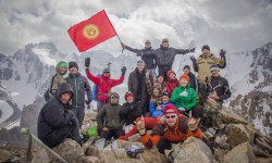 Кыргызстандын гимни 4240 метр бийиктикте  жаңырды (видео)