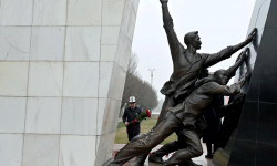 Президент Садыр Жапаров Аксы окуясында курман болгондорду эскерди