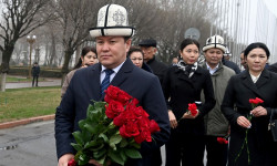 Депутаттар Аксы окуясынын курмандыктарын эскерди