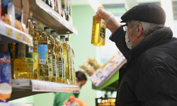 Мамматрезерв фонду кампасынан кум шекер менен өсүмдүк майын чыгарып жер-жерлерге жөнөтүүдө