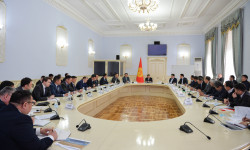 Акылбек Жапаров кайра иштетүүчү ишканалардын өкүлдөрү менен жолугушту