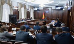 Акылбек Жапаров: Көйгөйлөрдү жеринде чечип, элдин ыңгайлуу жашоосу үчүн шарттарды түзгүлө