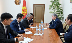 Садыр Жапаров Якутиянын Мамлекеттик жыйынынын төрагасынын биринчи орун басары Александр Жирковго алкыш жарыялады