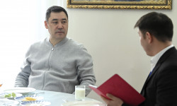 Президент Садыр Жапаров жалпы республикалык эл каттоого катышты