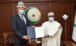 Улукбек Марипов ИКУнун башкы катчысына ишеним грамотасын тапшырды