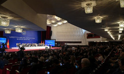 Садыр Жапаров: Убада аткарылды, бүгүндөн тартып, айлыктар көбөйдү