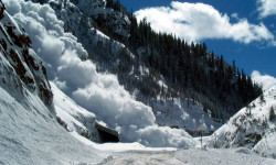 Шашылыш билдирүү! Кыргызстандын тоолуу райондорунда кар көчкү түшүшү ыктымал