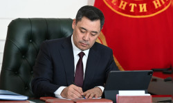 Президент «санариптик көчмөндөр» үчүн жагымдуу шарттарды түзүү боюнча тескемеге кол койду
