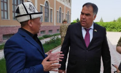 Кыргыз-тажик чек ара меселеси боюнча эки тараптуу жолугушуу жүрүп жатат