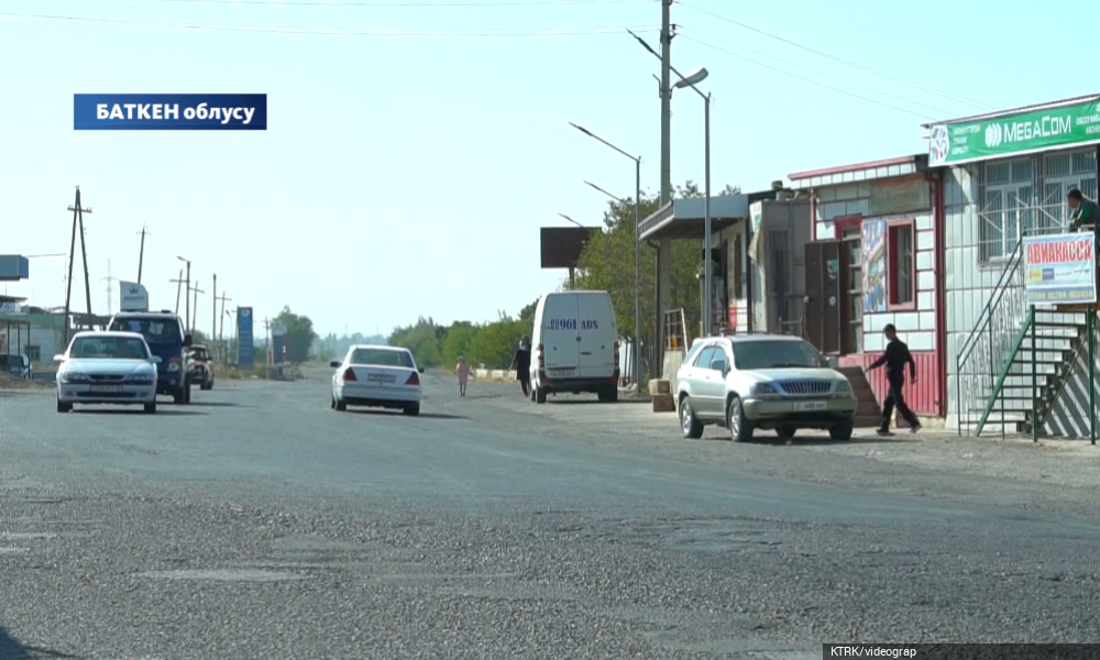 Лейлек жана Баткен райондорунун айыл тургундары өздөрүнүн үйлөрүнө кайтышууда