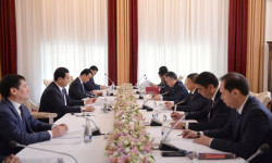 Акылбек Жапаров Өзбекстандын Премьер-министринин орун басары Сардор Умурзаков менен жолугушту