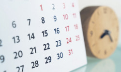 Министрлер Кабинети май айындагы эс алуу күндөрүн которуу жөнүндө чечим кабыл алды