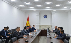 Бакыт Төрөбаев Бириккен Араб Эмиратынан келген Masdar компаниясынын өкүлдөрү менен жолугушту