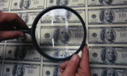 Кыргызстандын валюта рыногунда АКШ долларынын жасалма банкноттору көбөйдү