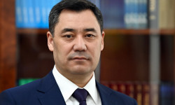 Президент Садыр Жапаров былтыр кыргыз-тажик чек арасындагы жаңжалда курман болгондорду эскерди