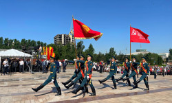 Бишкекте Жеңиш күнүнө карата президенттин катышуусунда митинг-реквием өтүүдө