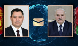 Александр Лукашенко Садыр Жапаровду жана Кыргызстан элин Жеңиштин 77 жылдыгы менен куттуктады