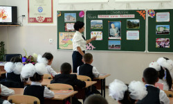 Министрлик мугалимдин көбөйтүлгөн айлыгы туруктуу сакталарын билдирди