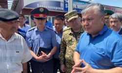 Арзыбек Кожошев «Чалдовар» жана «Чоң-Капка» көзөмөл-өткөрүү пункттарын текшерди