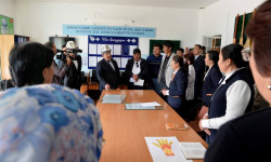 Акылбек Жапаров: Мугалимдердин жана дарыгерлердин маянасын жыл сайын 20% жогорулатып турууга аракет кылабыз