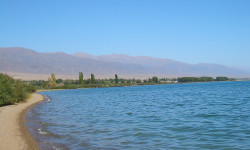 Көл жээкке эркин кирүү камсыз кылынат