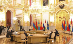 Президент Садыр Жапаров Кремлге ЖККУга мүчө мамлекет лидерлеринин жолугушуусуна келди