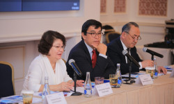 Эдил Байсалов ден соолук үчүн салык салуу жөнүндө тармактар аралык кеңешмени ачты