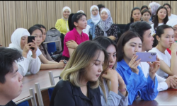 Кыргызстанда чет тилдерин үйрөнгүсү келген жаштардын саны көбөйүүдө