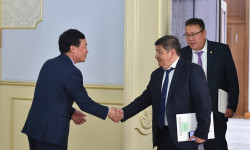 Акылбек Жапаров «Korea Telecom Corporation» телекоммуникациялык компаниянын өкүлдөрү менен жолугушту