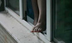 Боюн таштоого аракет кылган кыз