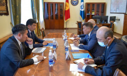 Бишкекте казак акыны Абай Кунанбаевдин, Нур-Султанда Манастын айкели тургузулат